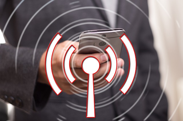 How to turn off mobile data automatically when on Wi-Fi in Android